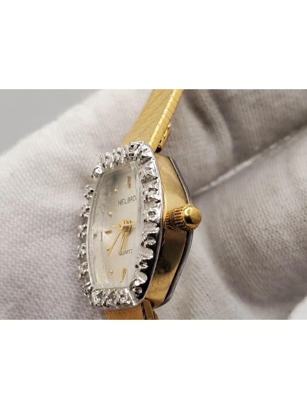 Vintage Helbros Ladies Gold Tone 16mm Oval Quartz Analog Watch New Battery